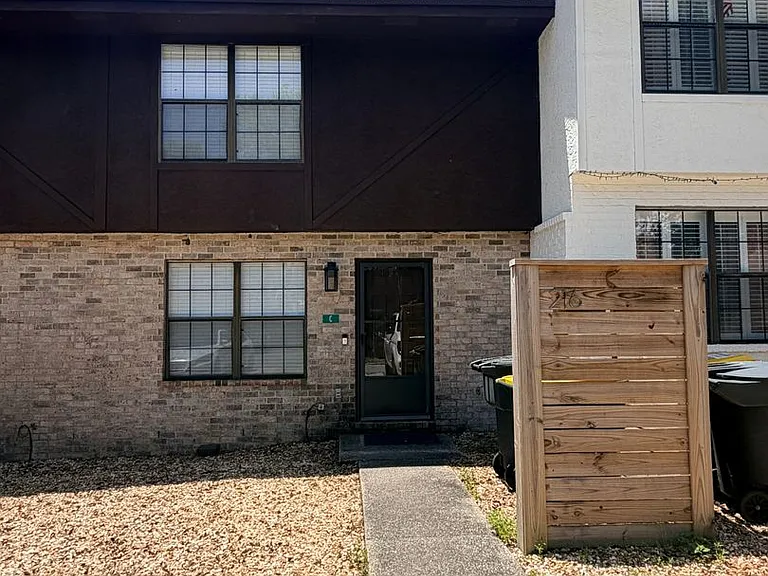 216 1st St SE #C — Photo 24