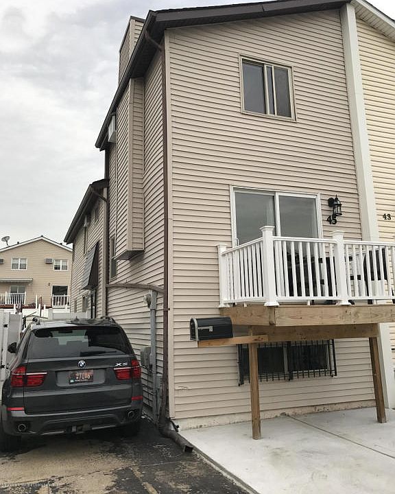 1st image of 45 Regis Dr