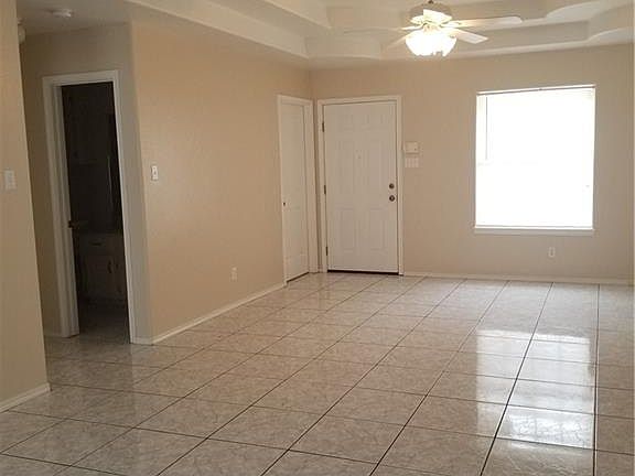 5th image of 1101 Lexington Cir