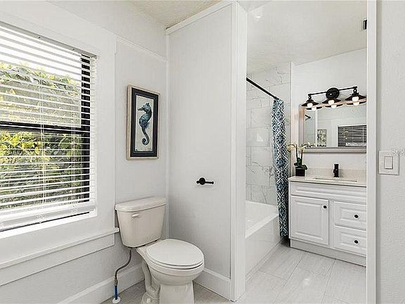 4th image of 600 13th Ave S #1/2