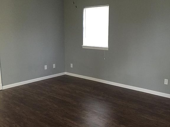 4th image of 907 8th Ave