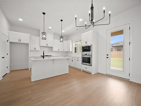3rd image of 3705 SW Daybreak Blvd