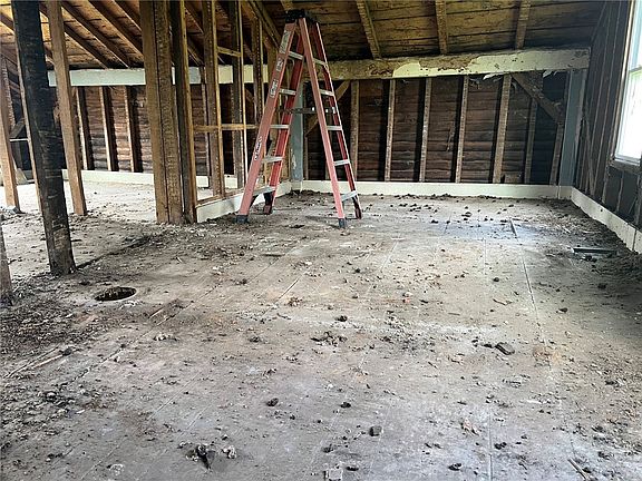 4th image of 1662 Rush Scottsville Rd