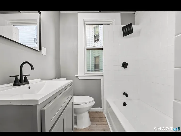 362-364 Sigourney St #1 — Photo 5