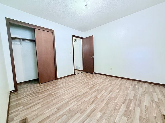 5th image of 204 E Elm St #206