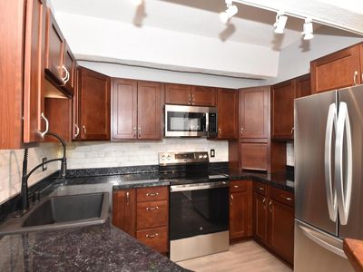 270 East Highland AVENUE #512, Milwaukee, WI, 53202