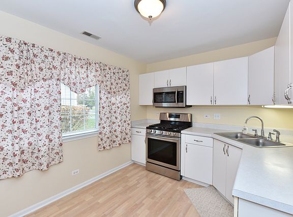 3rd image of 33900 N Berwick Ln #5B