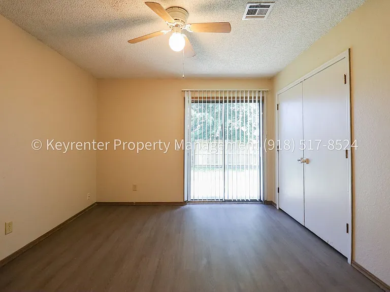 E 39th Pl Quadplex — Photo 17