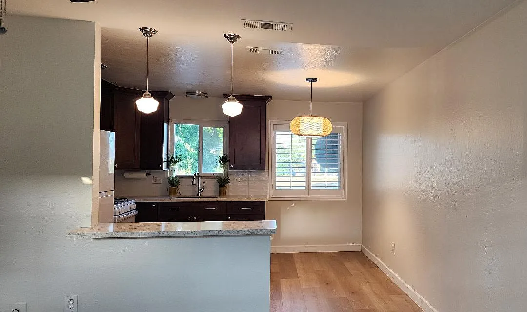 2 bed, 825 sqft, $2,100 — Photo 4