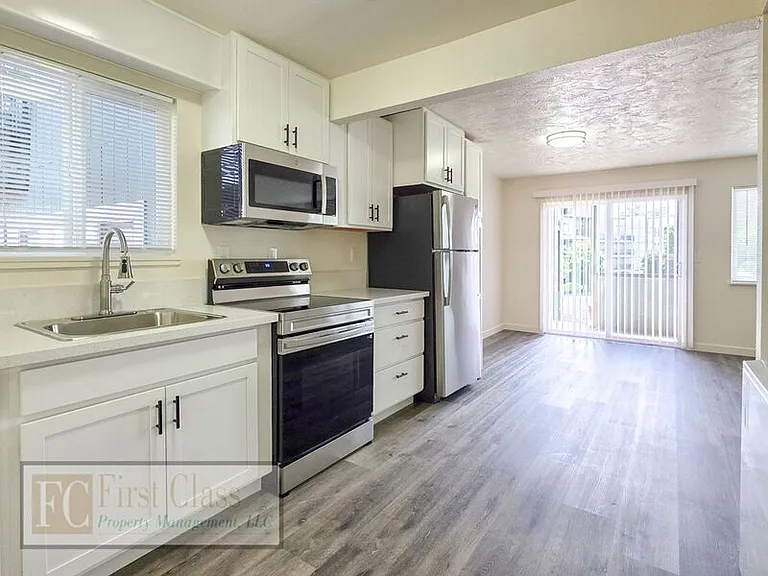 12345 SW Hall Blvd #5 — Photo 2