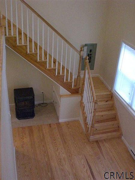 4th image of 129 ALDERWOOD PARK Road