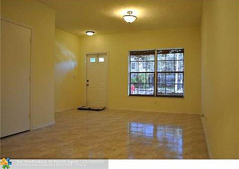 4th image of 7727 Sanibel Dr