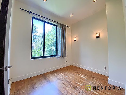 1st image of 277 Menahan St APT 2L