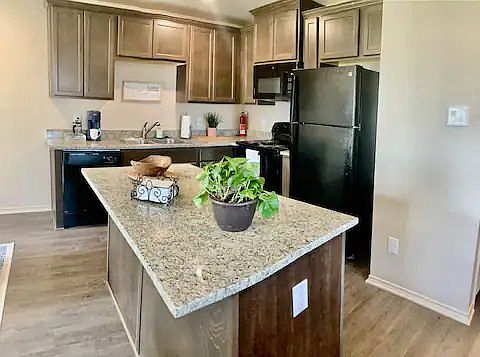 3rd image of 1705 Clovis Dr Unit A