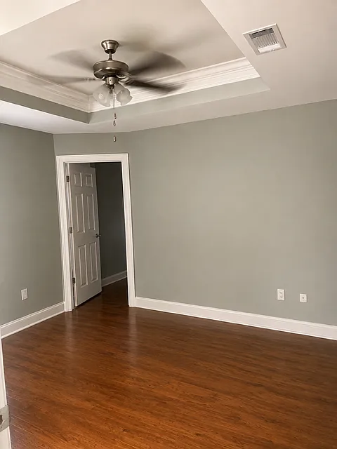 201 N River Rd