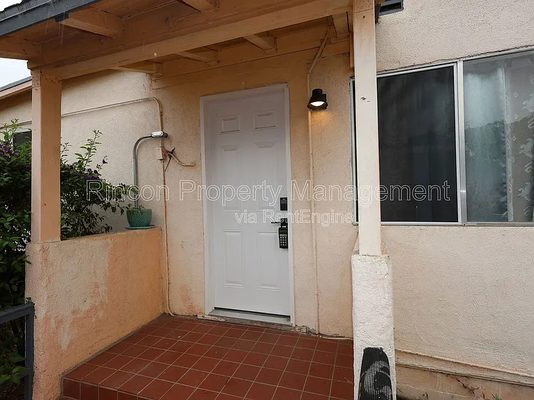 329 E Scott St — Photo 13