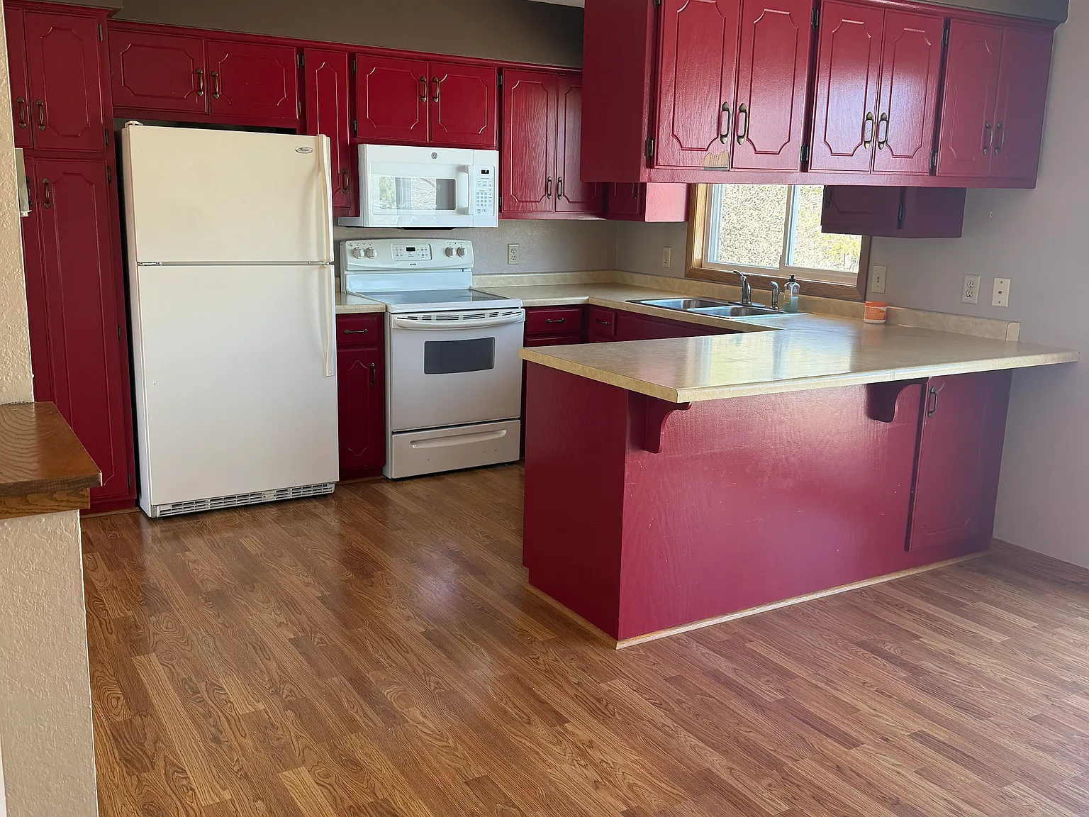 3 bed, 2016 sqft, $2,399 — Photo 3
