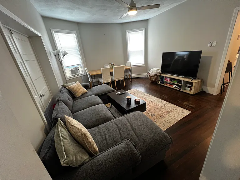 158 Holland St #2 — Photo 5