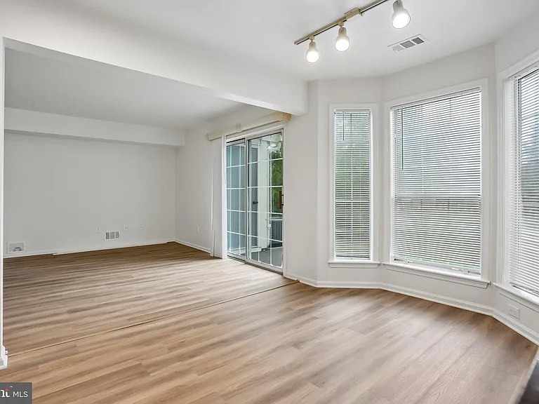 1 Colebrook Ct — Photo 14