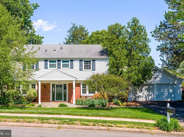 13120 Pavilion Ln, Fairfax, VA 22033