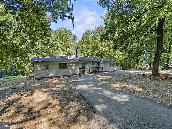4th image of 932 Massanutten Mountain Dr
