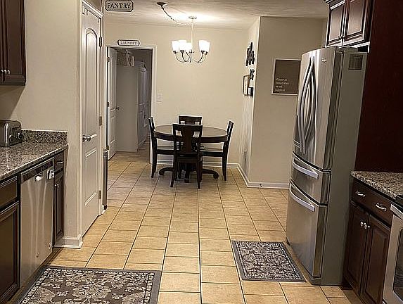 4th image of 1490 Kensington Way