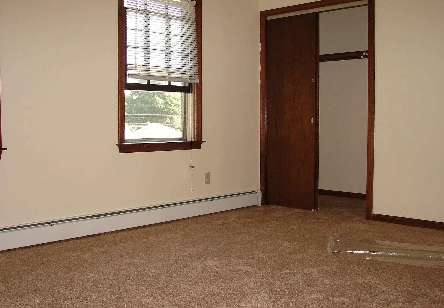 2 bed, 1000 sqft, $1,600 — Photo 3