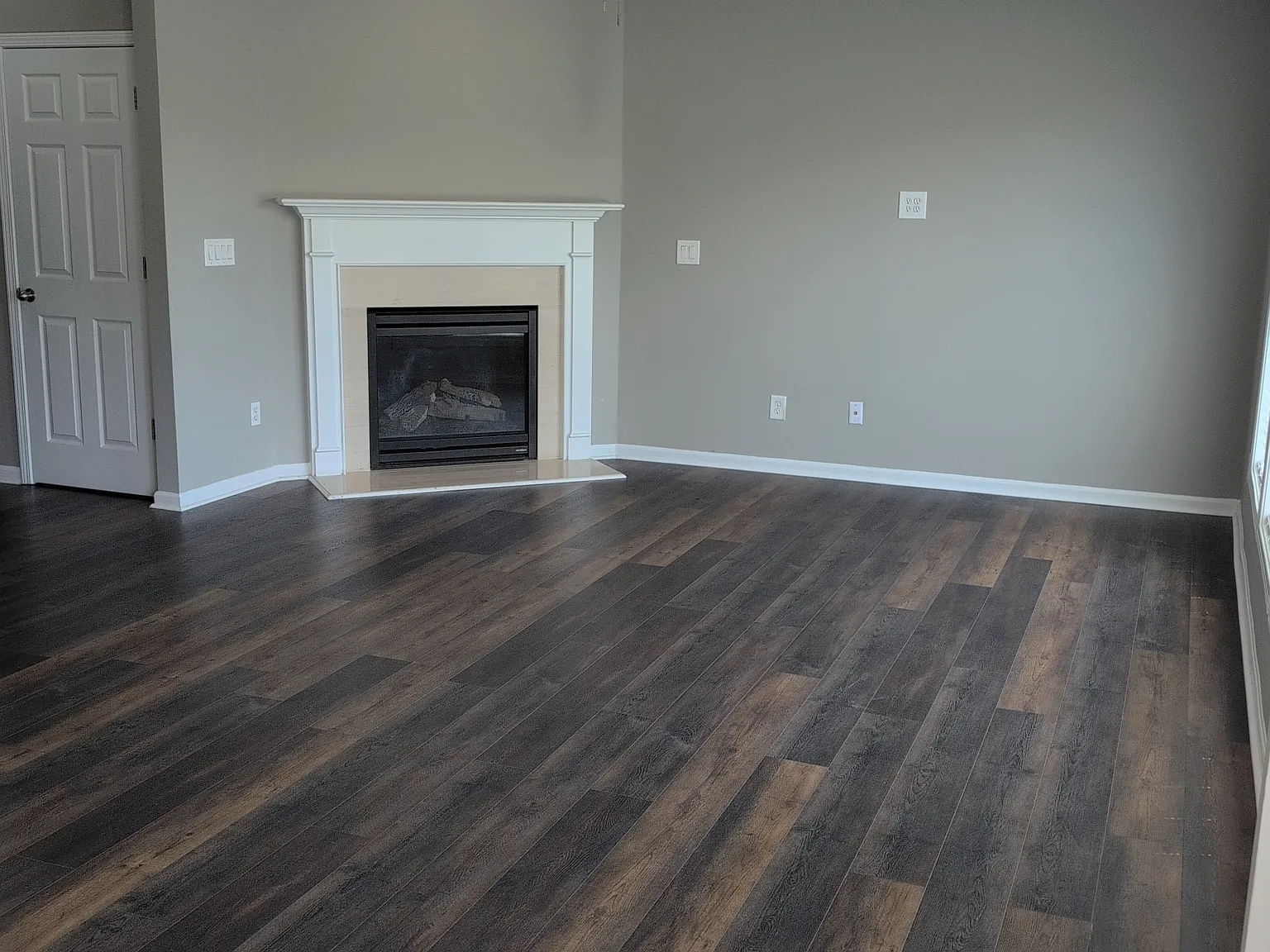 3 bed, 2.5 bath, 1835 sqft, $2,700 — Photo 2