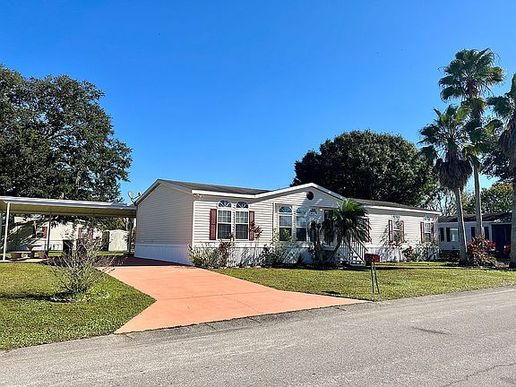 4th image of 436 Lazy Lake Dr W