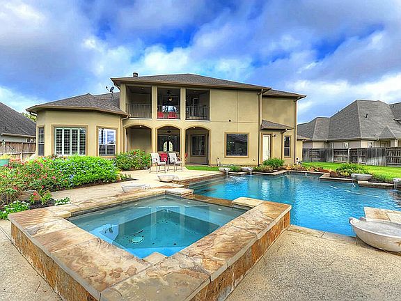  The over-sized spa is a relaxing getaway and compliments this outdoor setting with a tranquil waterfall spilling into the sparkling pool!