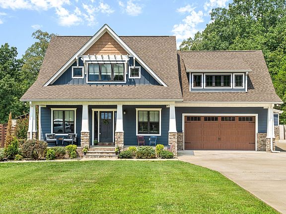 2nd image of 654 Bonner Way
