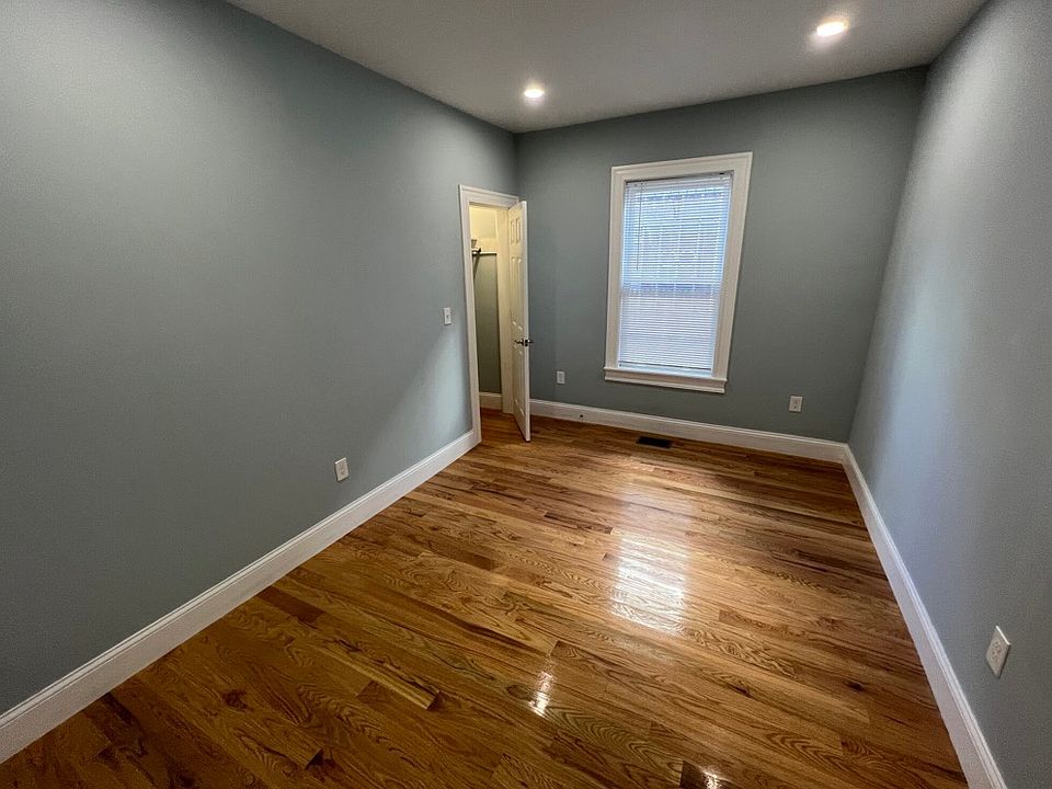 2nd image of 141 Oxford St APT 2