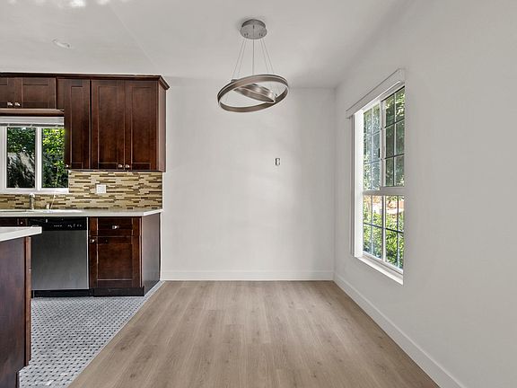 5th image of 904 N Gardner St #4