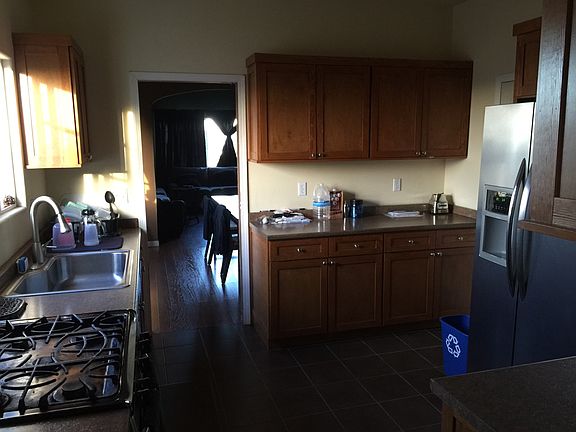 4th image of 1066 N Hicks Ave