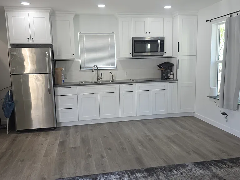 402 E Pine St — Photo 14