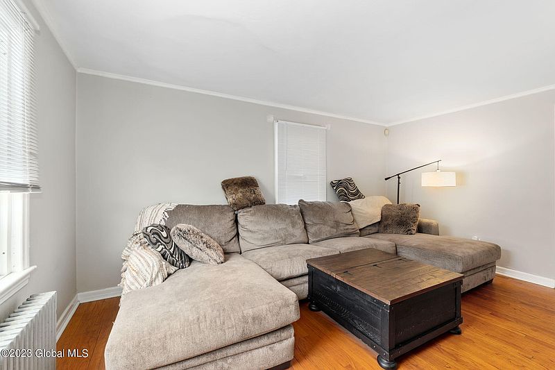 3rd image of 13 Braintree Street