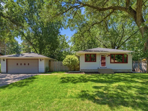 2808 Laport Dr, Mounds View, MN 55112