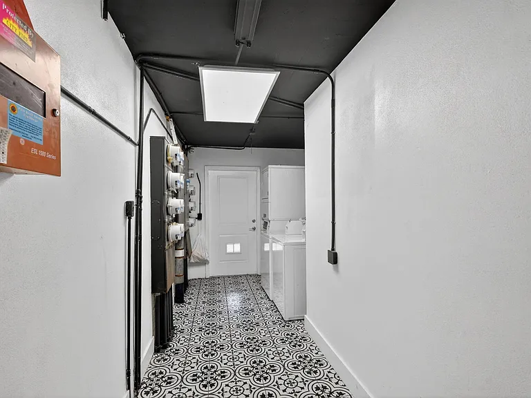525 S Broadway #M — Photo 22