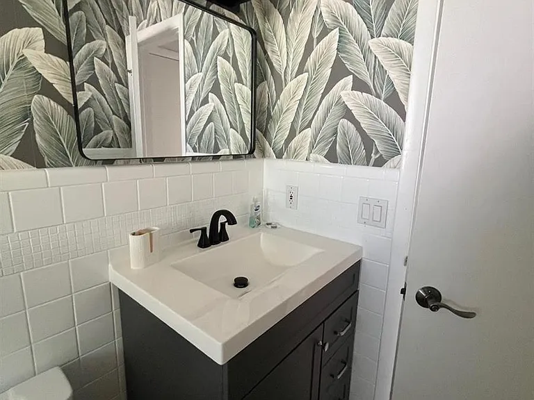 556 SE 15th Ave — Photo 37