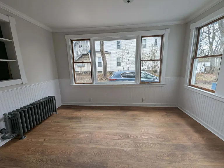 258 Essex St — Photo 13
