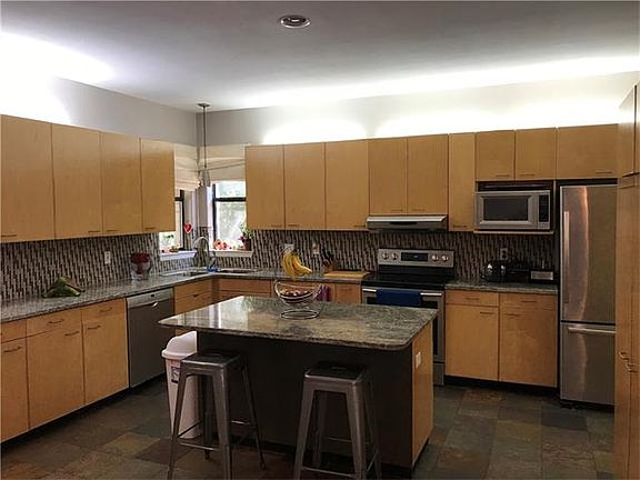 3rd image of 100 Fox Creek Cir
