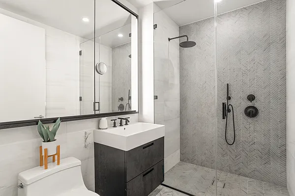 Bathroom, photo 1