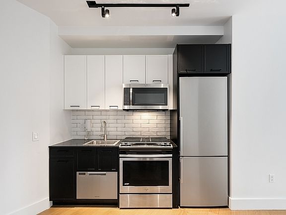 4th image of 67 Wall St APT 4E