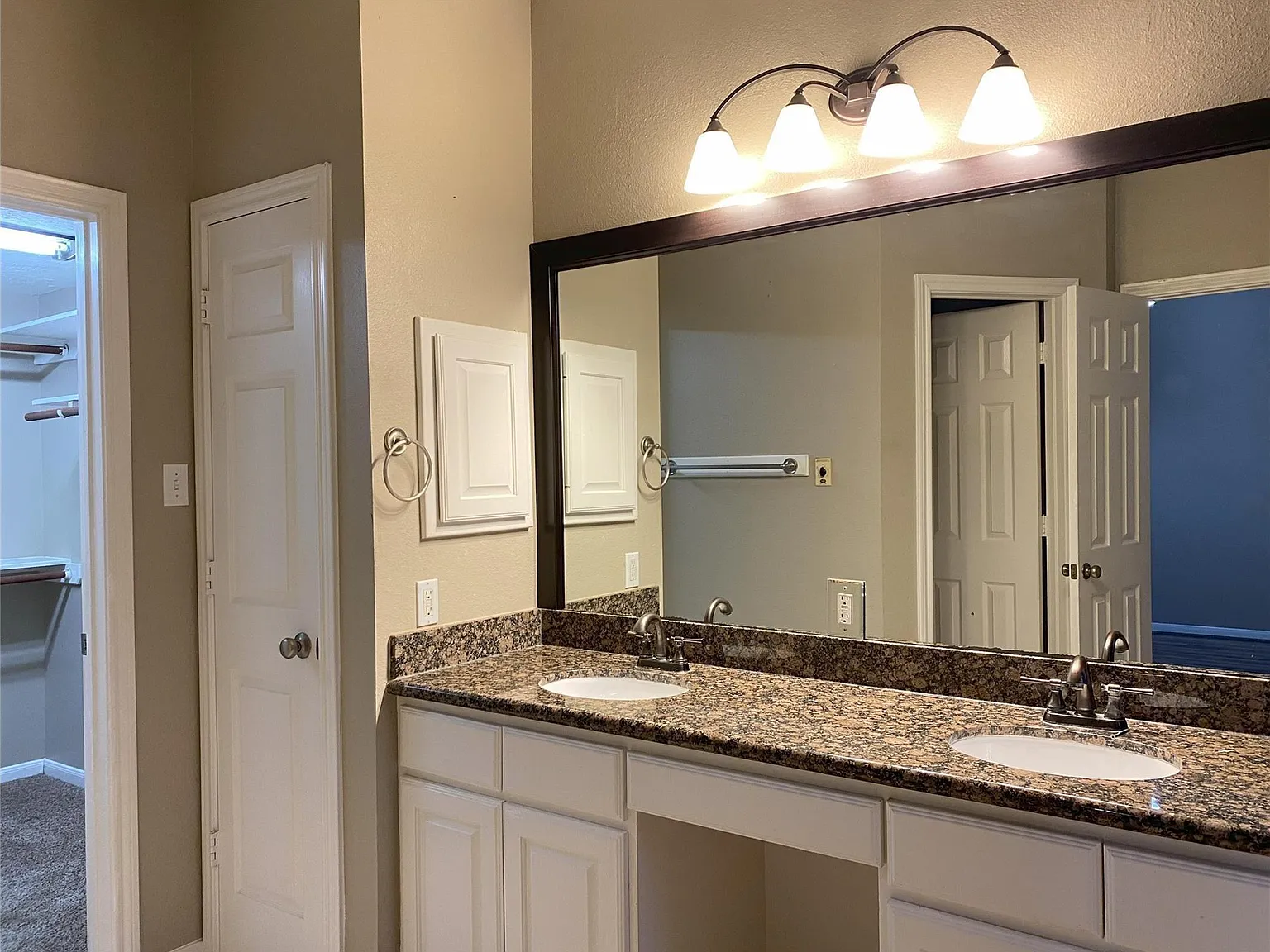 4 bed, 2.5 bath, 2459 sqft, $2,500 — Photo 4