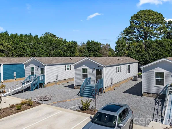 81 Yuken Pl, Hendersonville, NC 28792