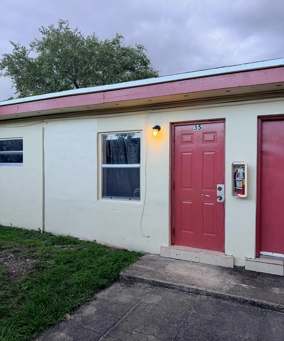 1 bed, 1.0 bath, 800 sqft, $1,200 — Photo 2