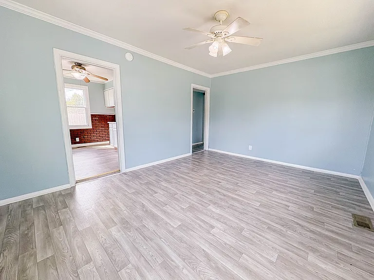 1919 Half Moon Cir — Photo 5