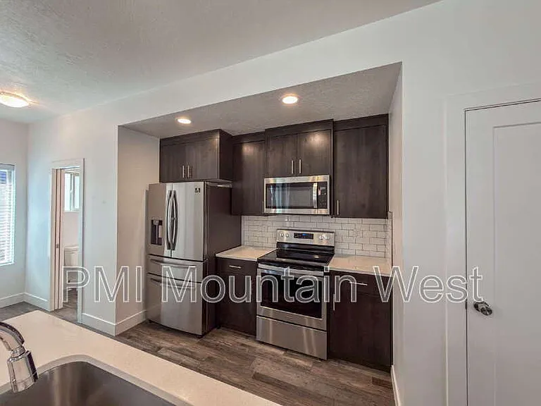 506 W 2200 N — Photo 10