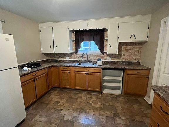 5th image of 285 Wilder St