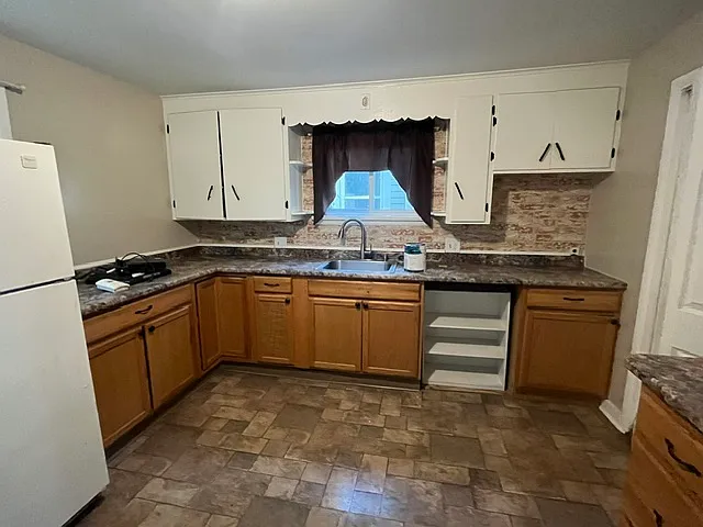 285 Wilder St — Photo 5